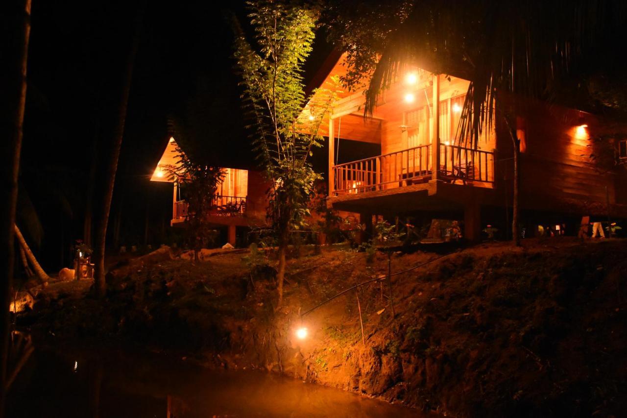 Wild Lake Side Udawalawe Buitenkant foto